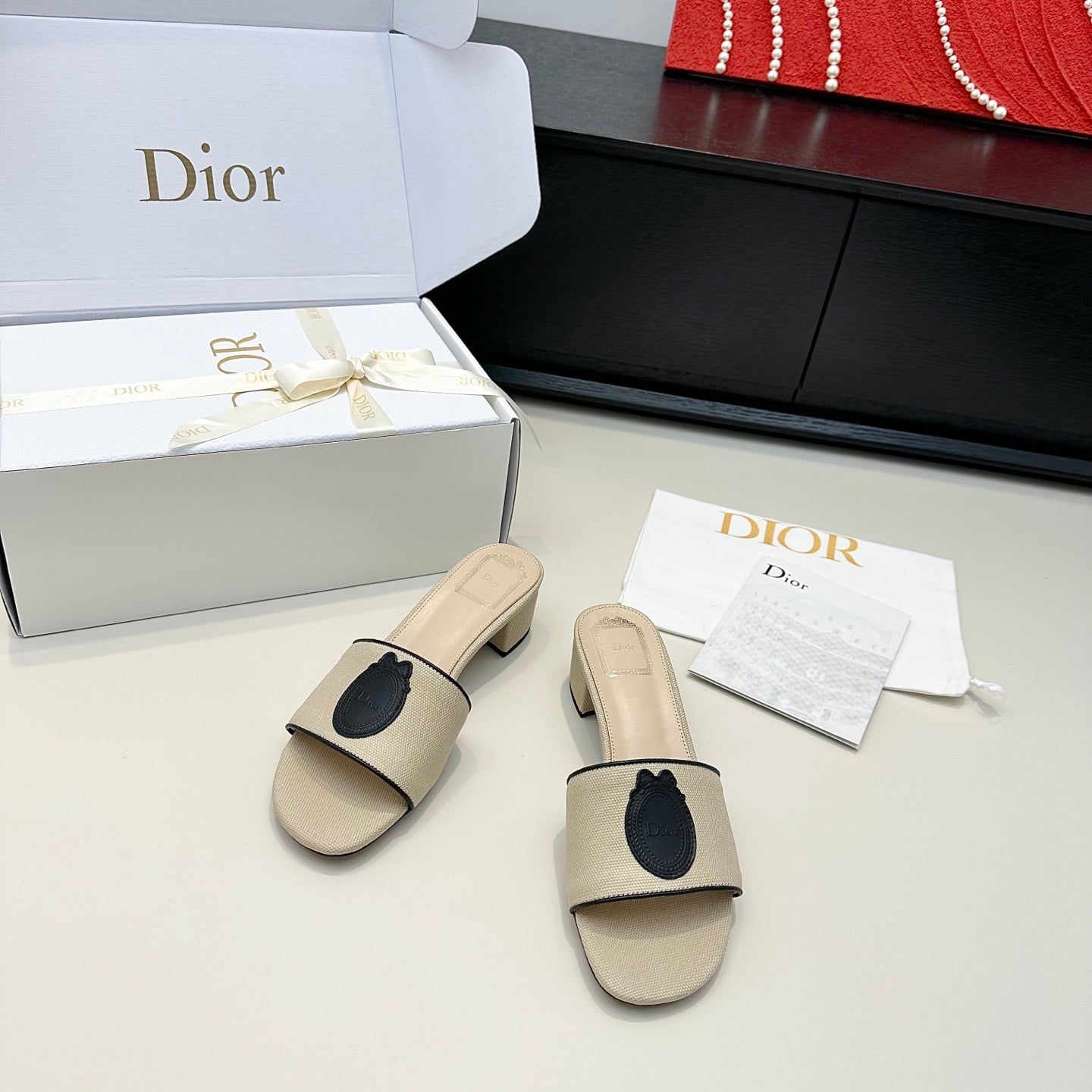 CD Médaillon Slide 4.5cm Cream Black Denim 899861