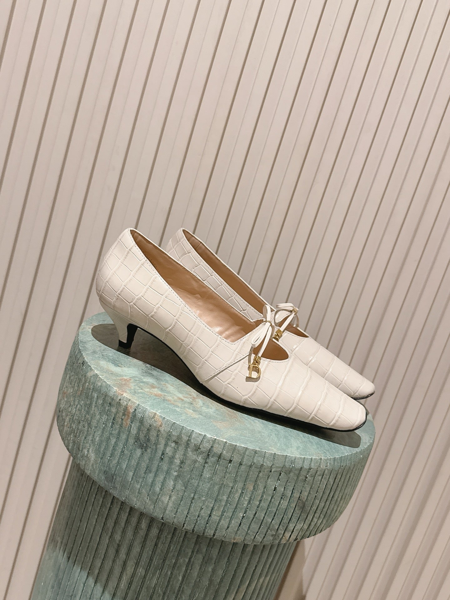CD Muse Pump 4cm White Crocodile-Printed Calfskin 694198