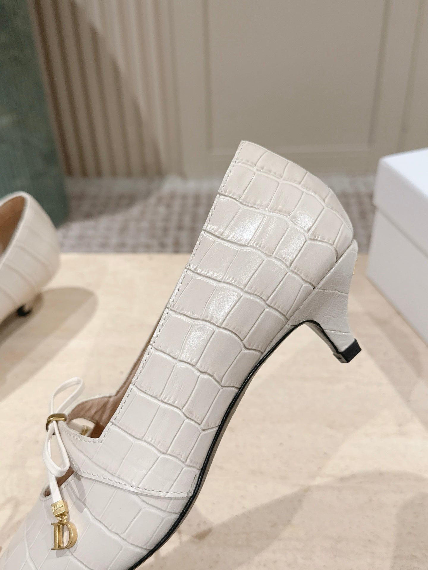 CD Muse Pump 4cm White Crocodile-Printed Calfskin 694198