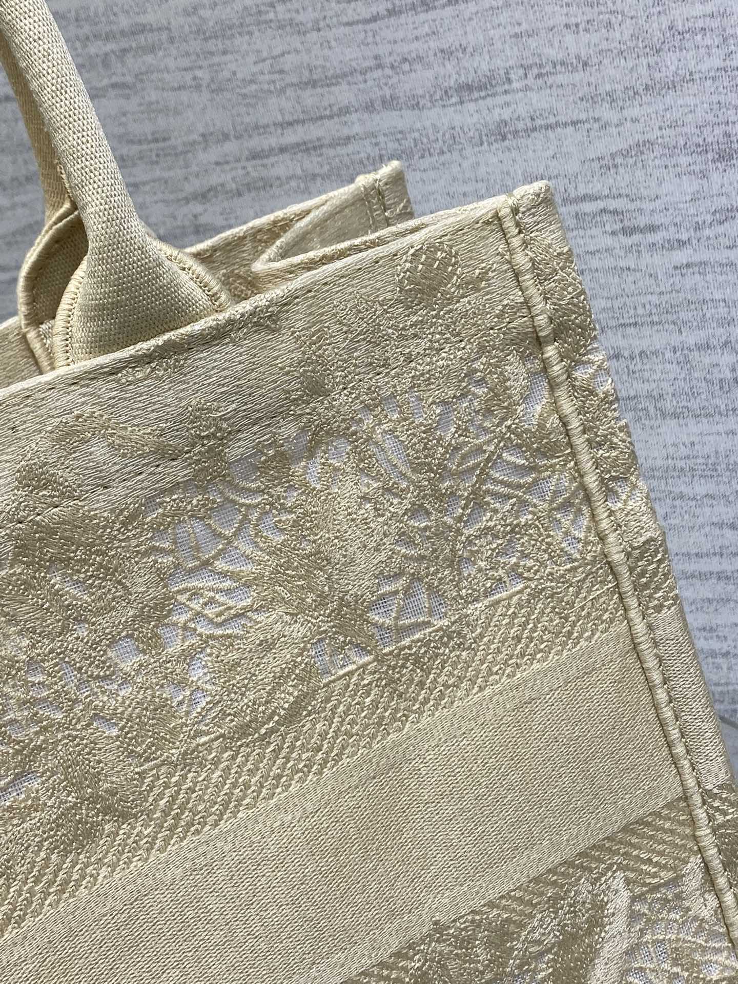 CD Medium Dior Book Tote Scotland’s National Flower Pattern Beige Cotton