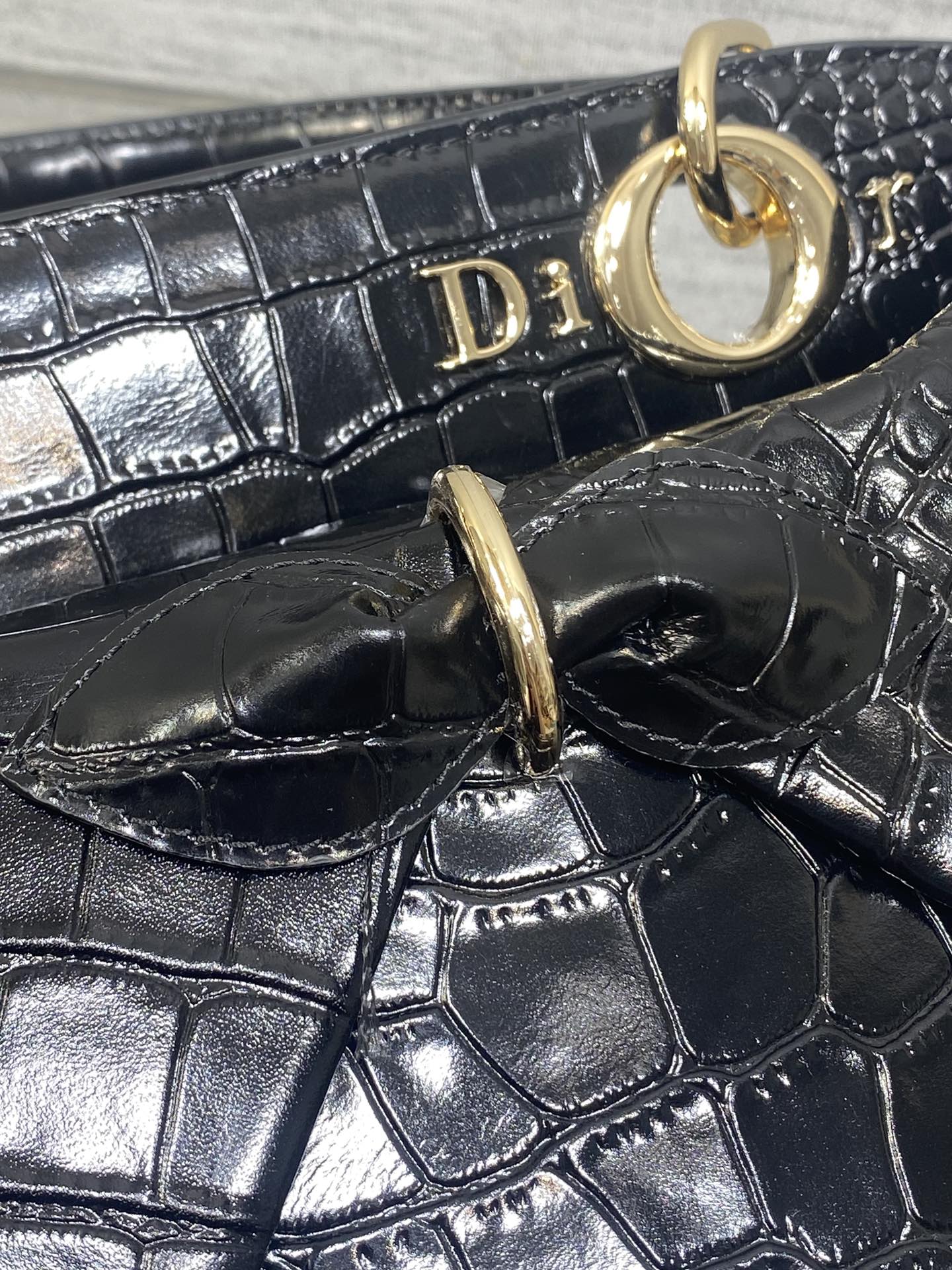 CD 26SS Bow-Adorned Bag Black Glossy Crocodile Pattern Embossed Calfskin 272521