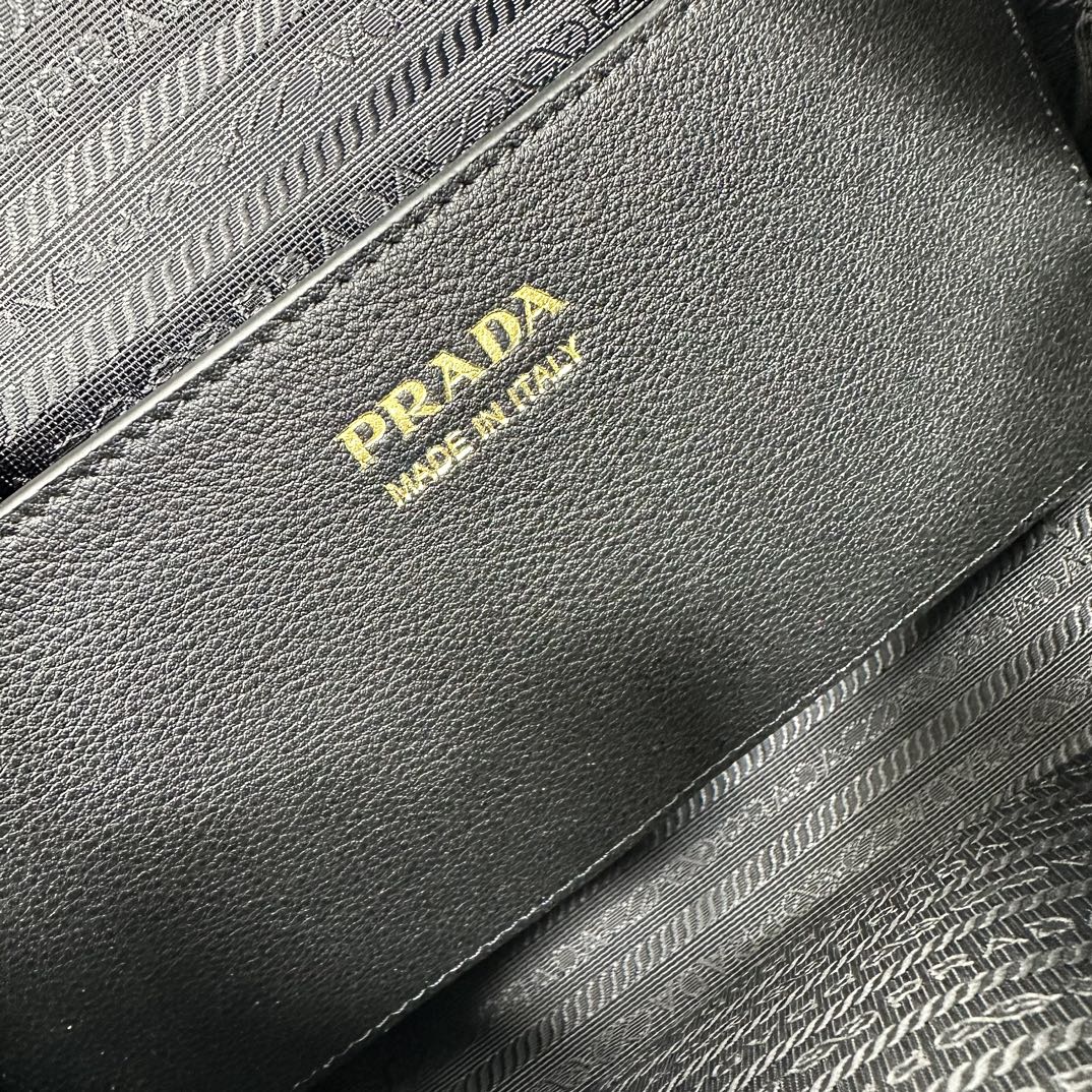 Prada 2026 Darling Soft Handbag 25cm Calfskin