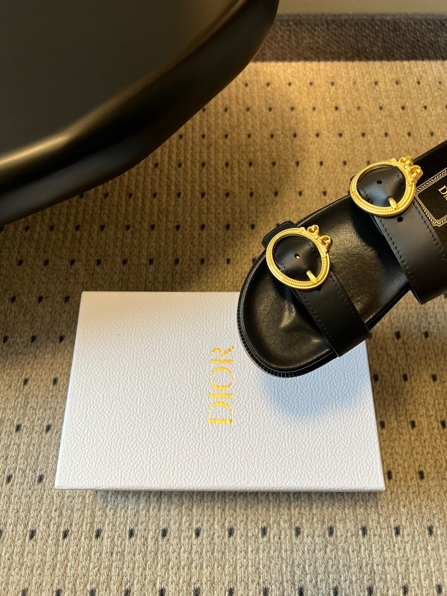 CD 26s Médaillon Buckle Slide Black Cowhide 820023