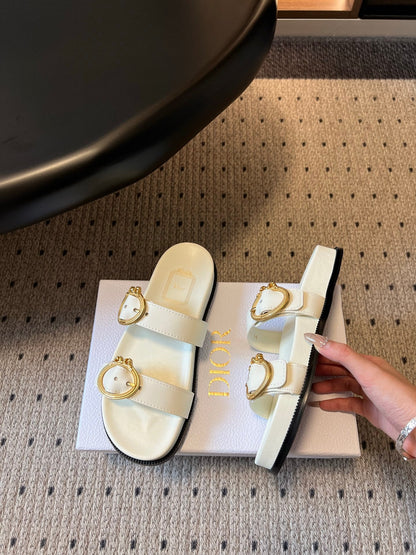 CD 26s Médaillon Buckle Slide White Cowhide 820027