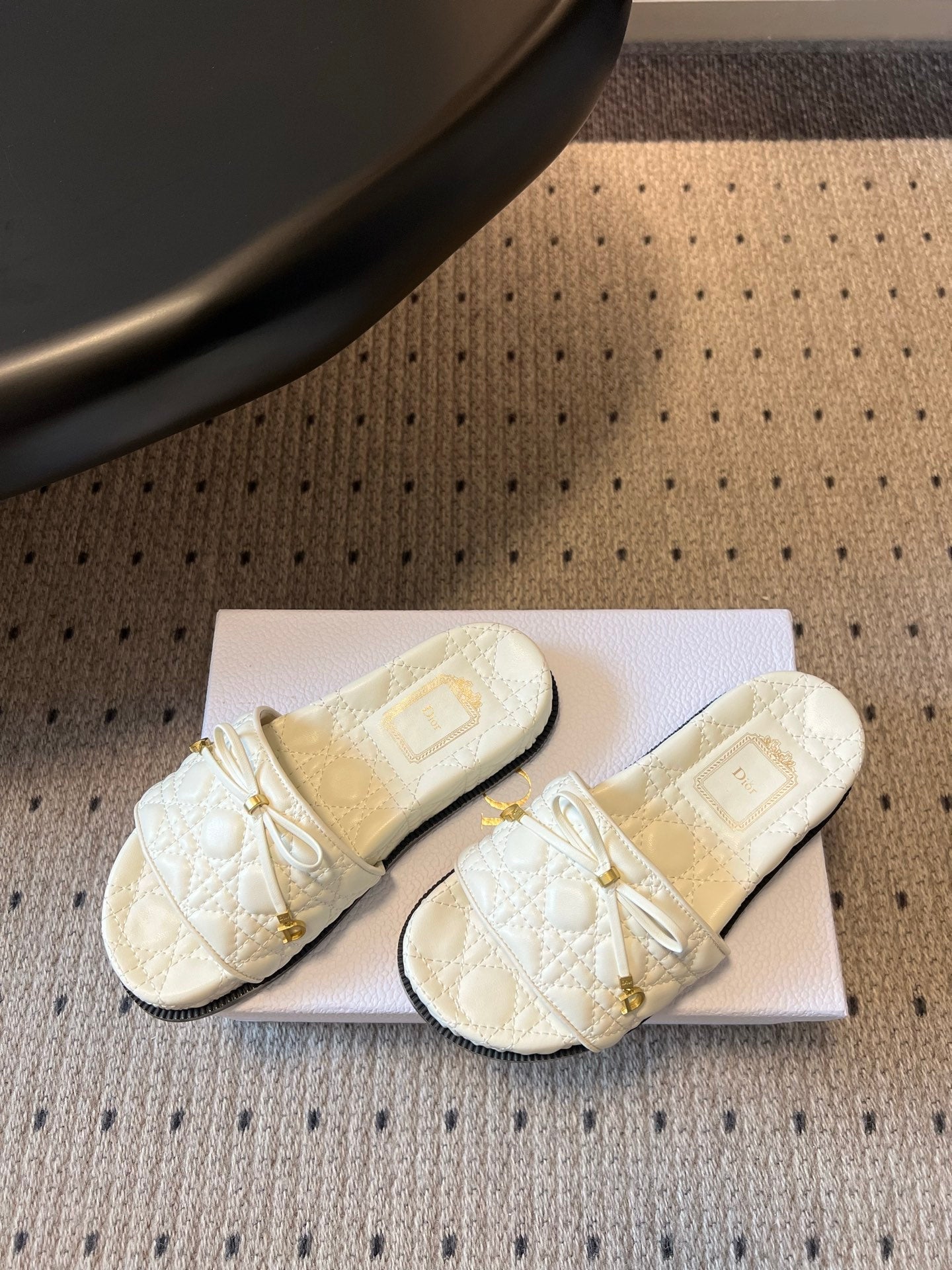 CD 26s Cannage Slides White Lambskin 820051