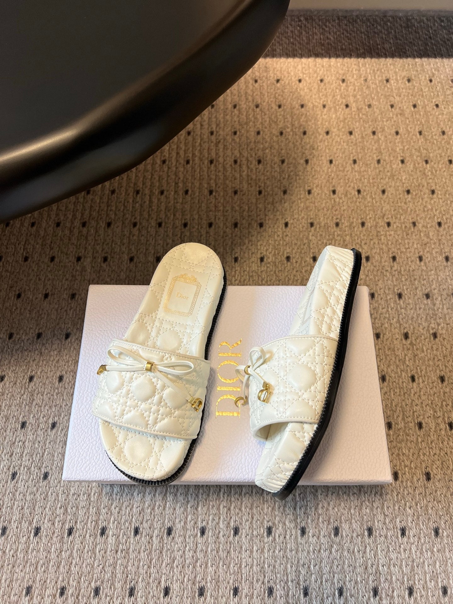 CD 26s Cannage Slides White Lambskin 820051