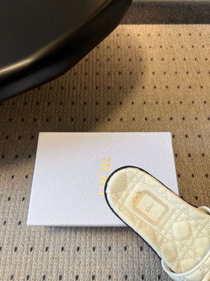 CD 26s Cannage Slides White Lambskin 820051