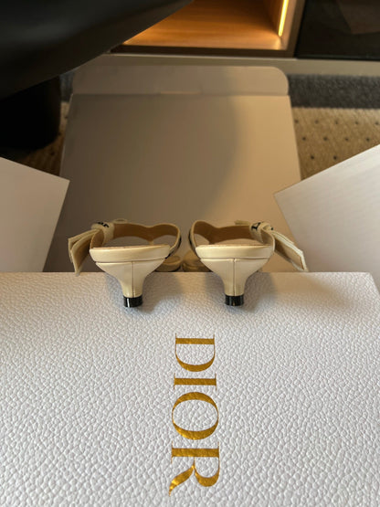 CD 26s Dway Thong Sandal Cream Cotton Lambskin 918054