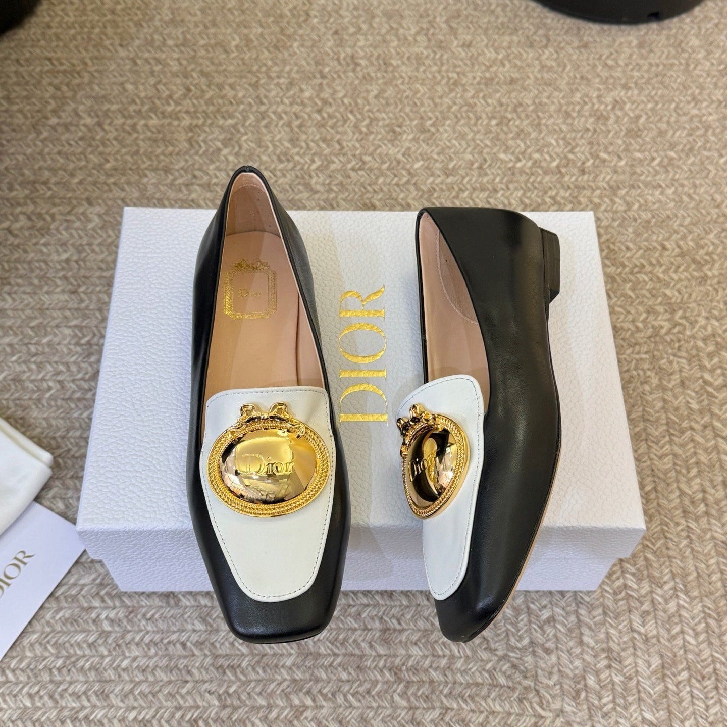 CD Médaillon Loafer Black White Sheepskin 835716
