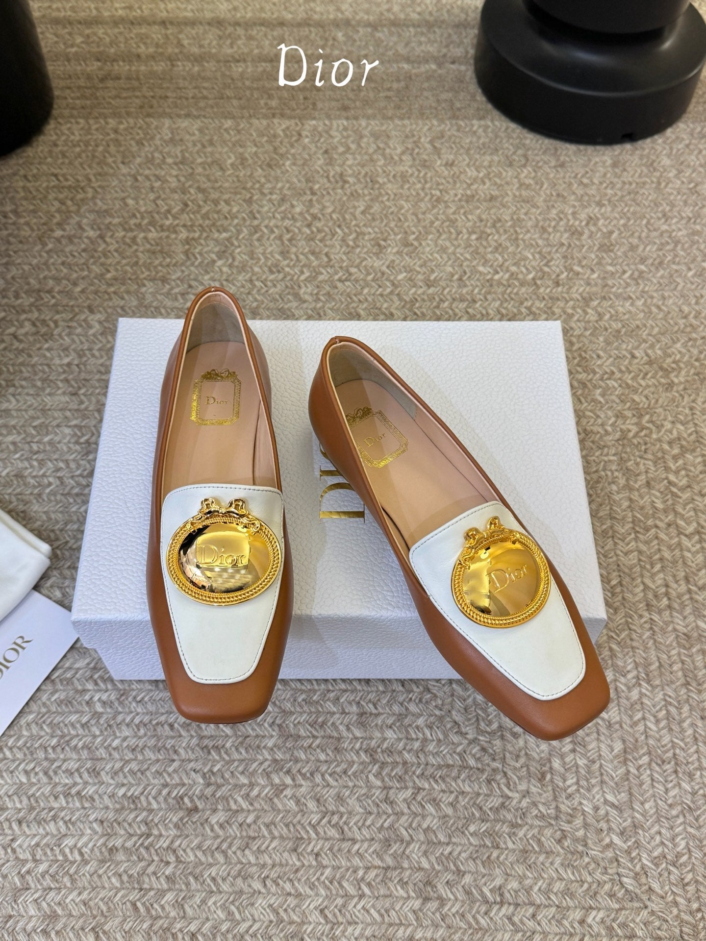 CD Médaillon Loafer Brown White Sheepskin 835716