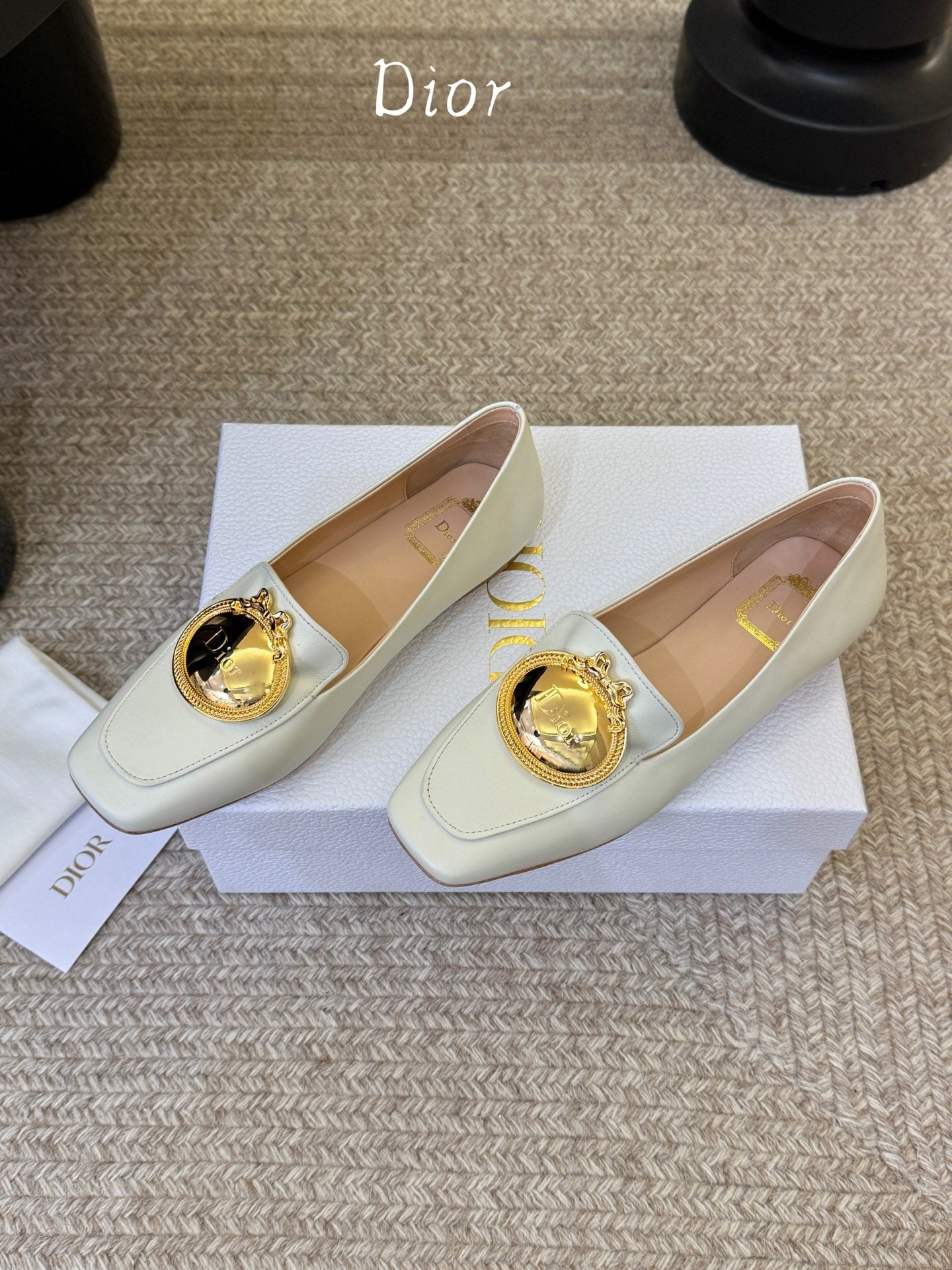CD Médaillon Loafer White Sheepskin 835717