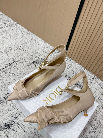 CD 26s Pump 40 Beige Canvas Pearl Hardware 643493