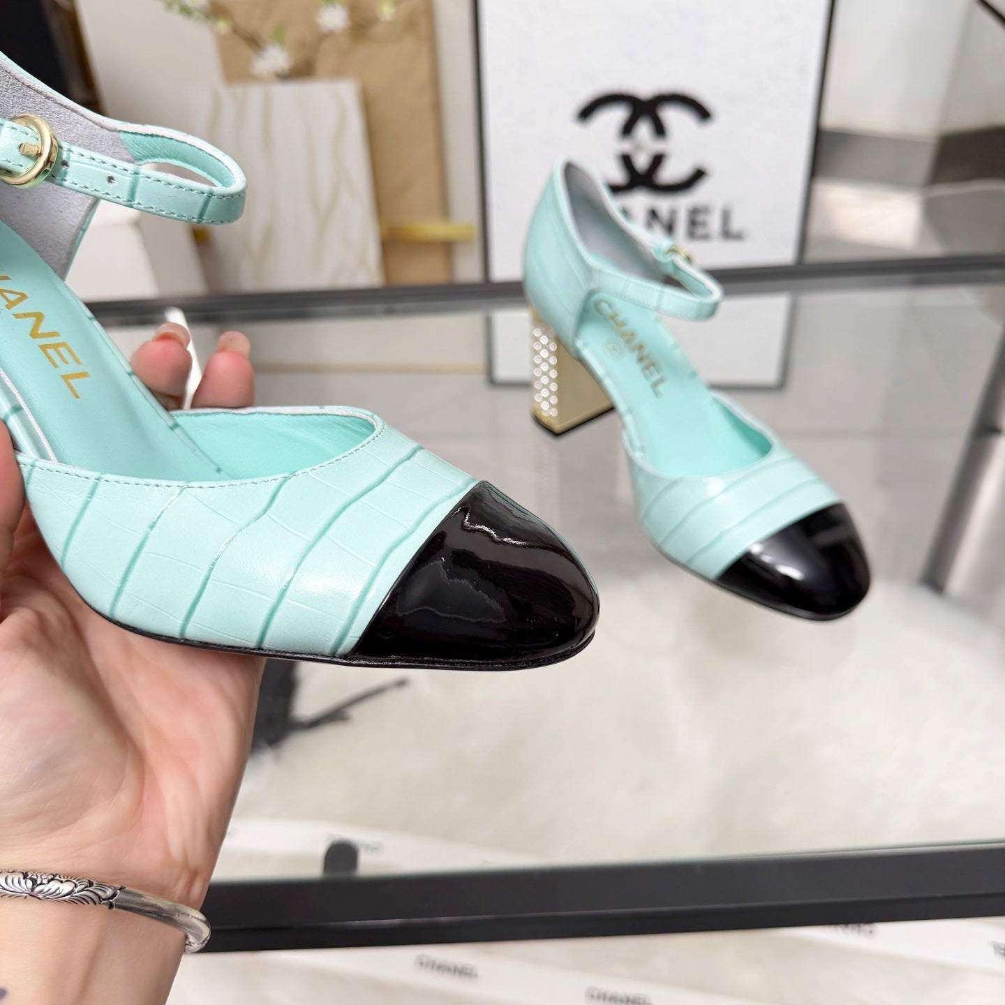 CC 26s Sandals 80 Light Turquoise Cowhide Patent Leather 183561
