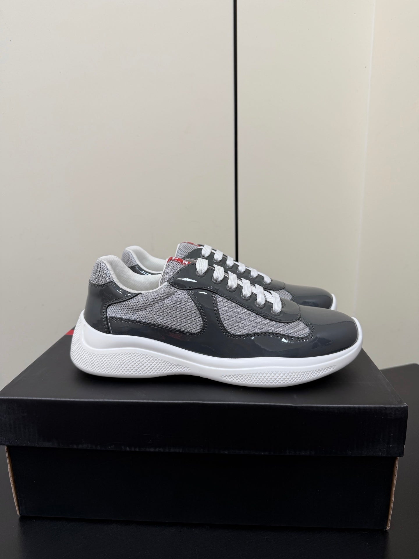 PRA 26S Casual Sneakers Gray Patent Leather 618928