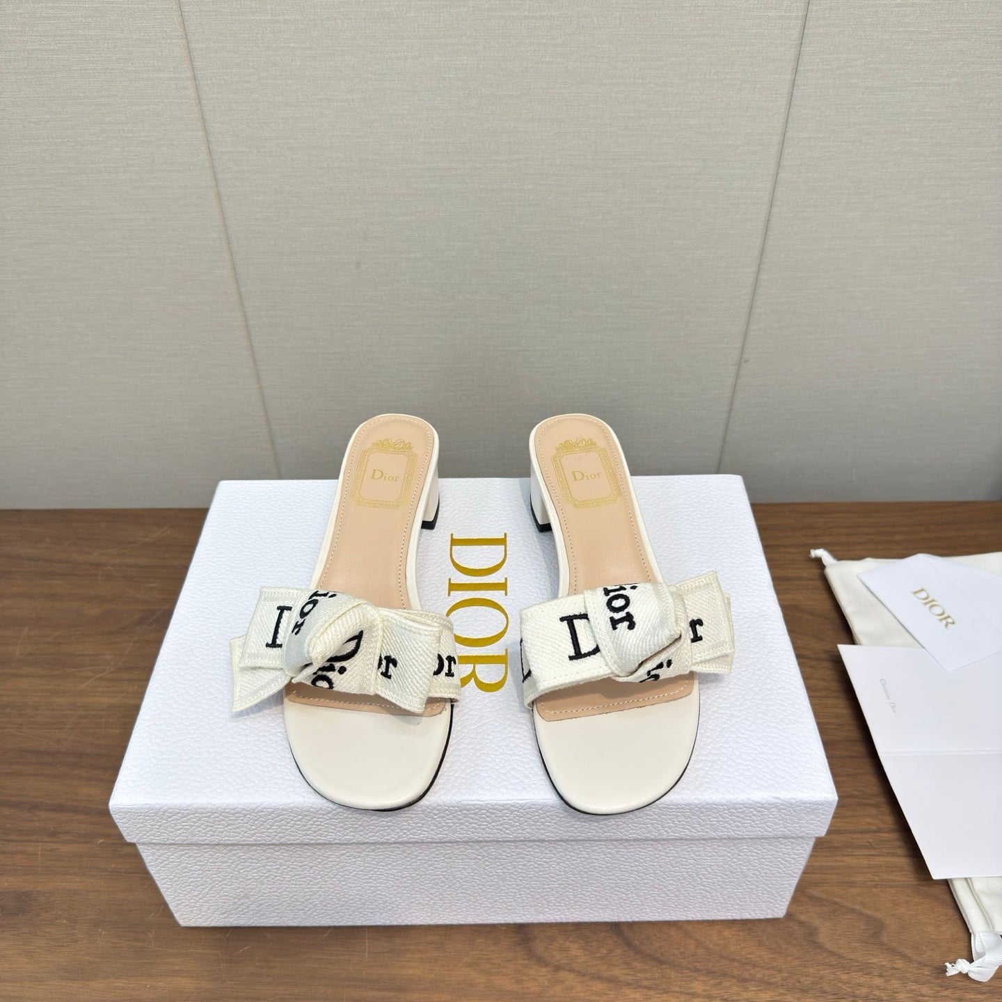 CD 26s J'Adior Chunky Heel 4.5cm White Canvas Lambskin 922453