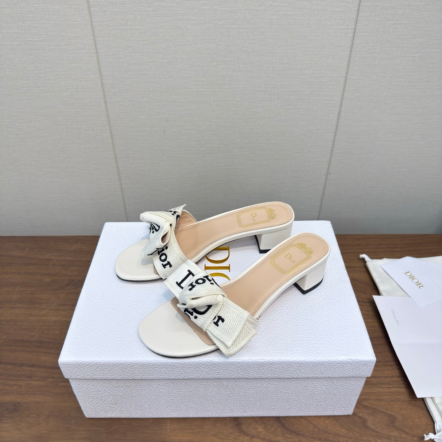 CD 26s J'Adior Chunky Heel 4.5cm White Canvas Lambskin 922453