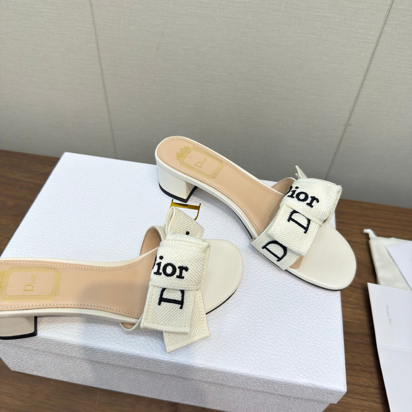 CD 26s J'Adior Chunky Heel 4.5cm White Canvas Lambskin 922453