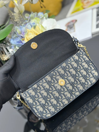 CD D-Vine's new chain bag 22 blue oblique fabric