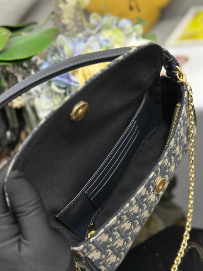 CD D-Vine's new chain bag 22 blue oblique fabric