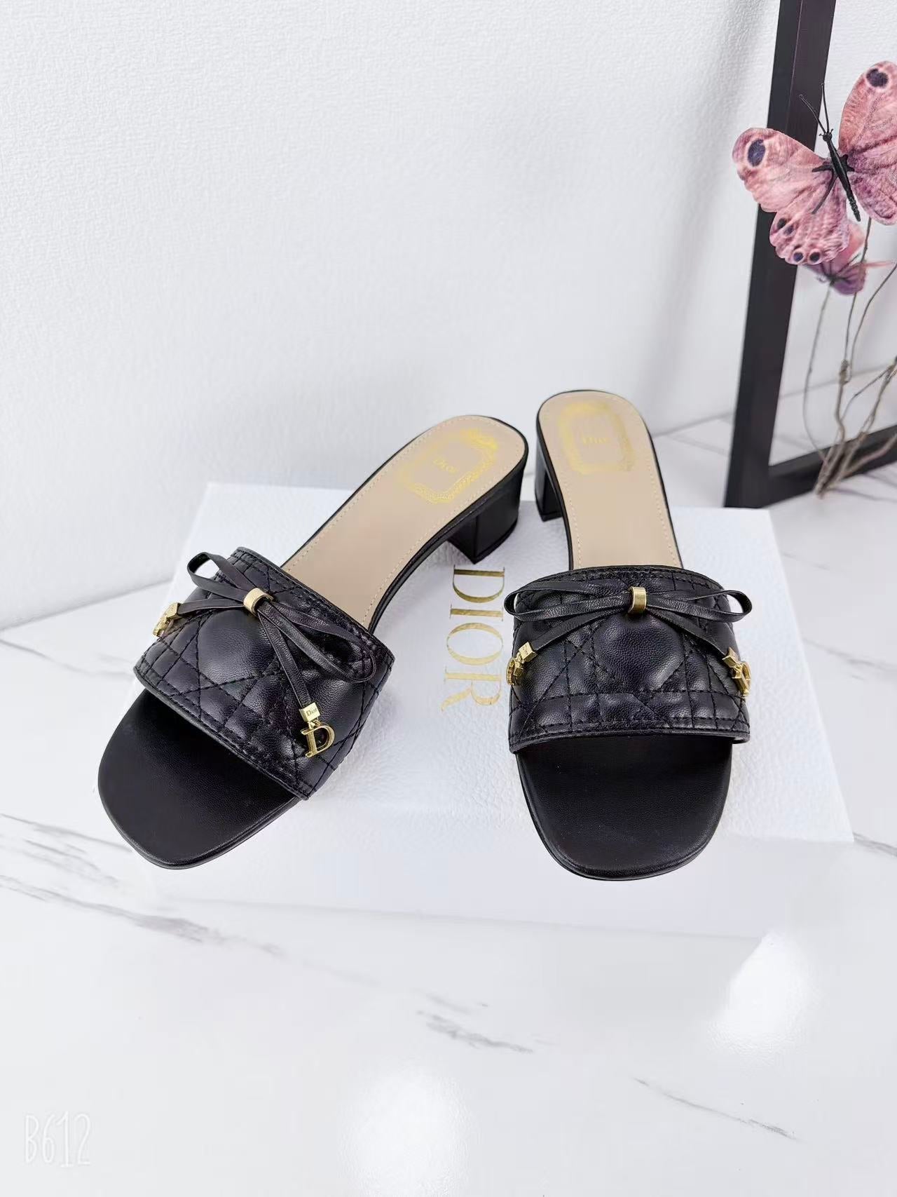 CD 26s Slippers Cowhide