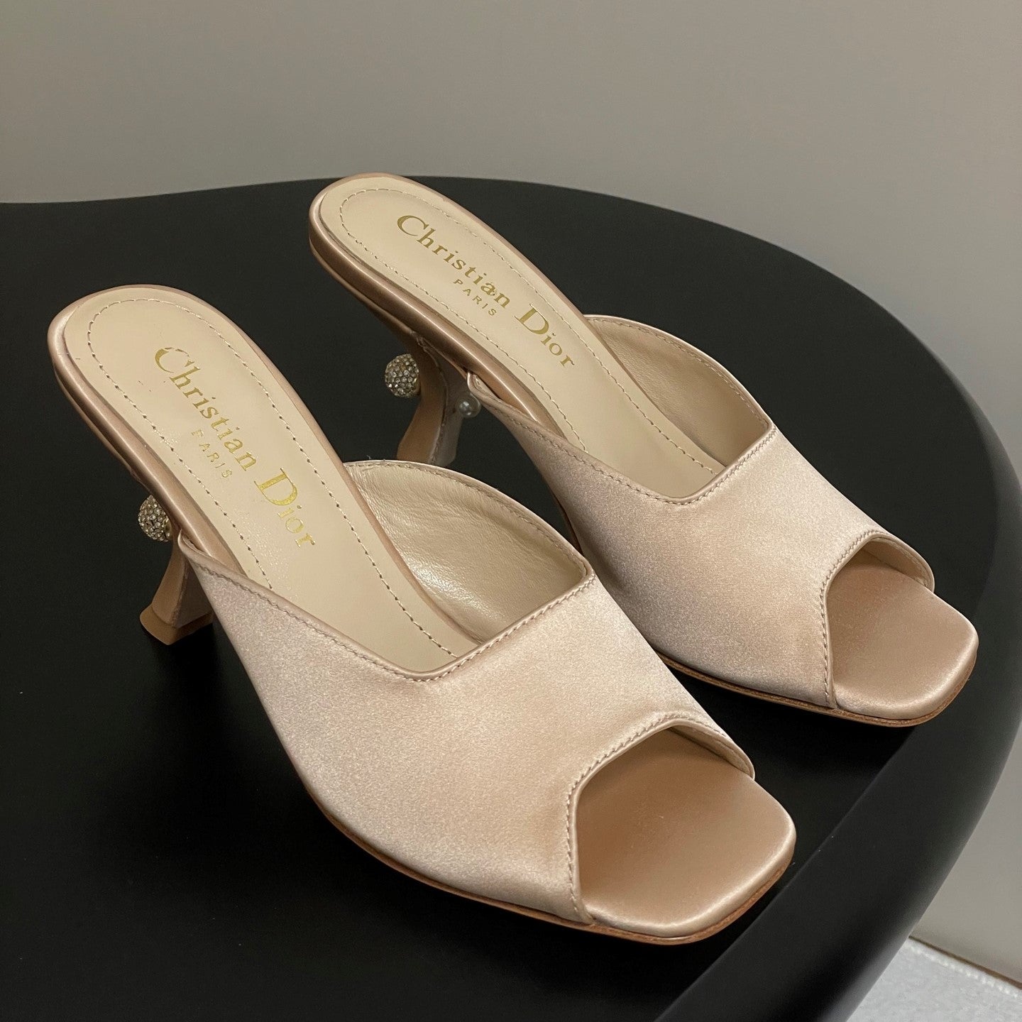 CD Tribales Heeled Black 8cm Beige Satin 676350