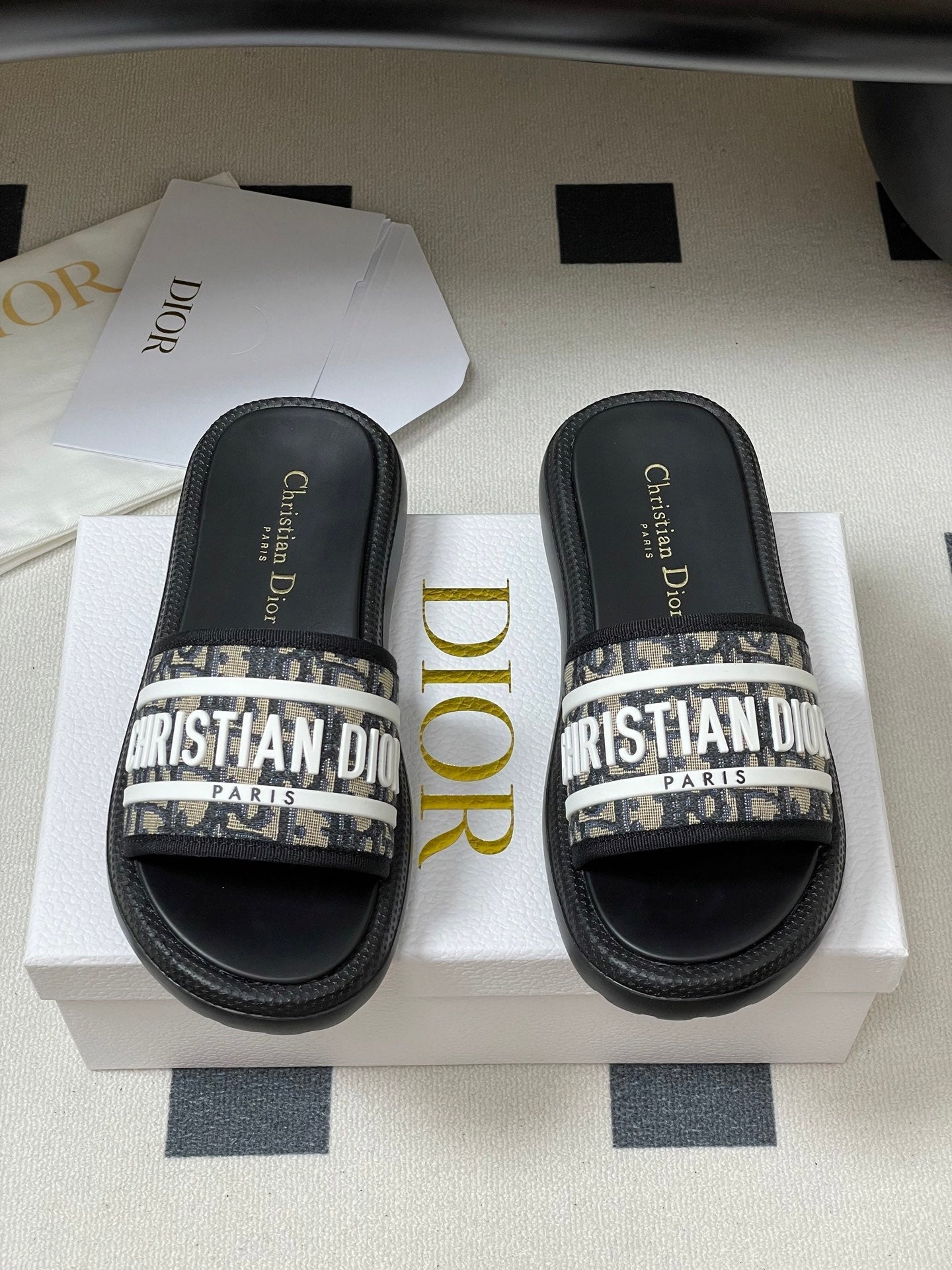 CD 25 Slippers Black White Fabric 394063