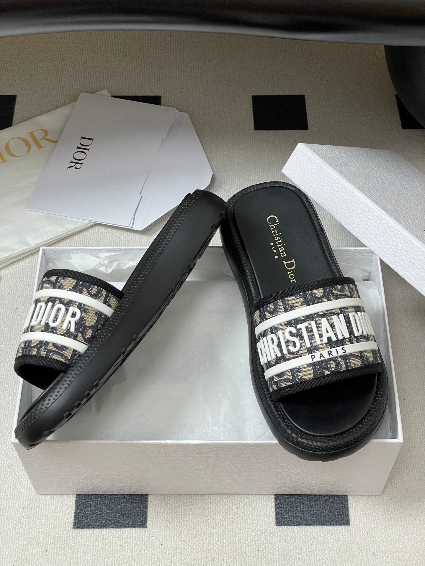 CD 25 Slippers Black White Fabric 394063