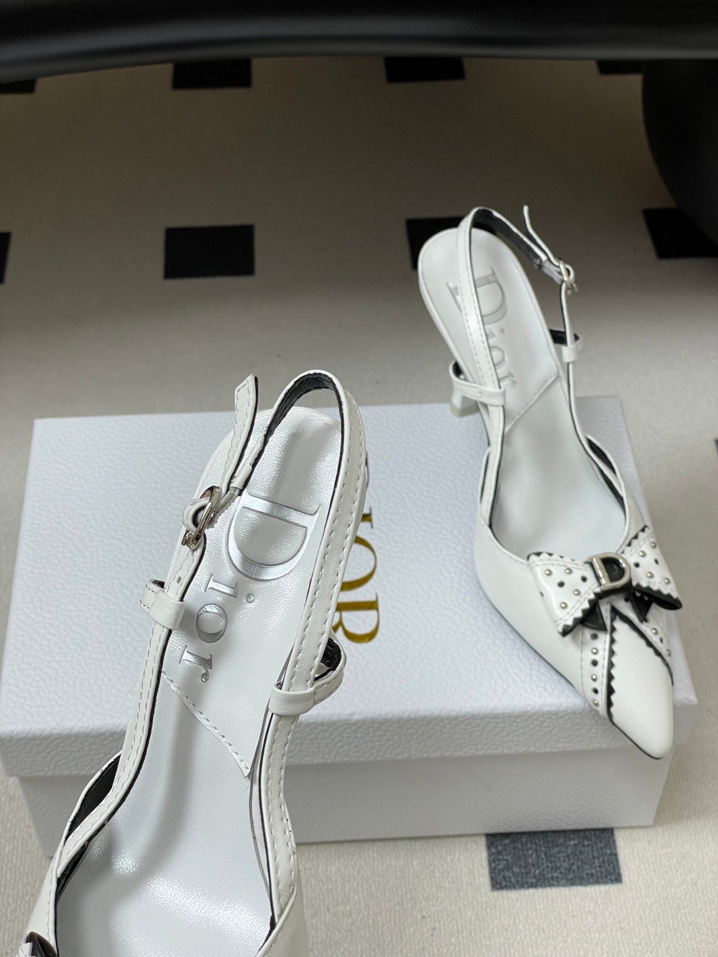 CD 26 D'Trick Slingback Heels 10cm White Bow Detail Sheepskin 632582