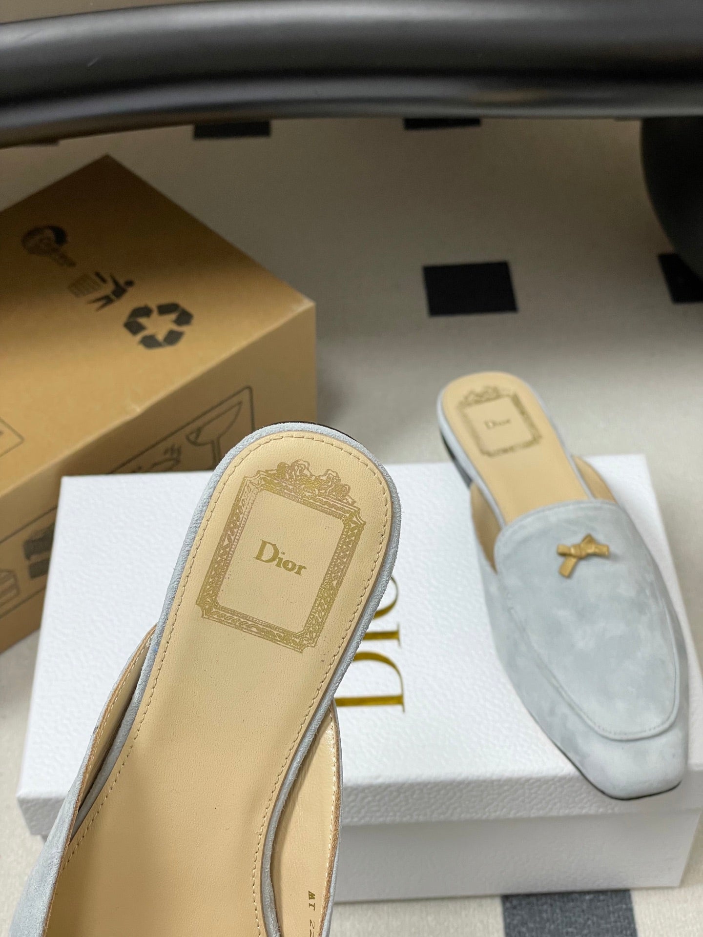 CD 26 Baby Bow Flat Mule Bleu Ciel Cowhide Sheepskin Suede 632593