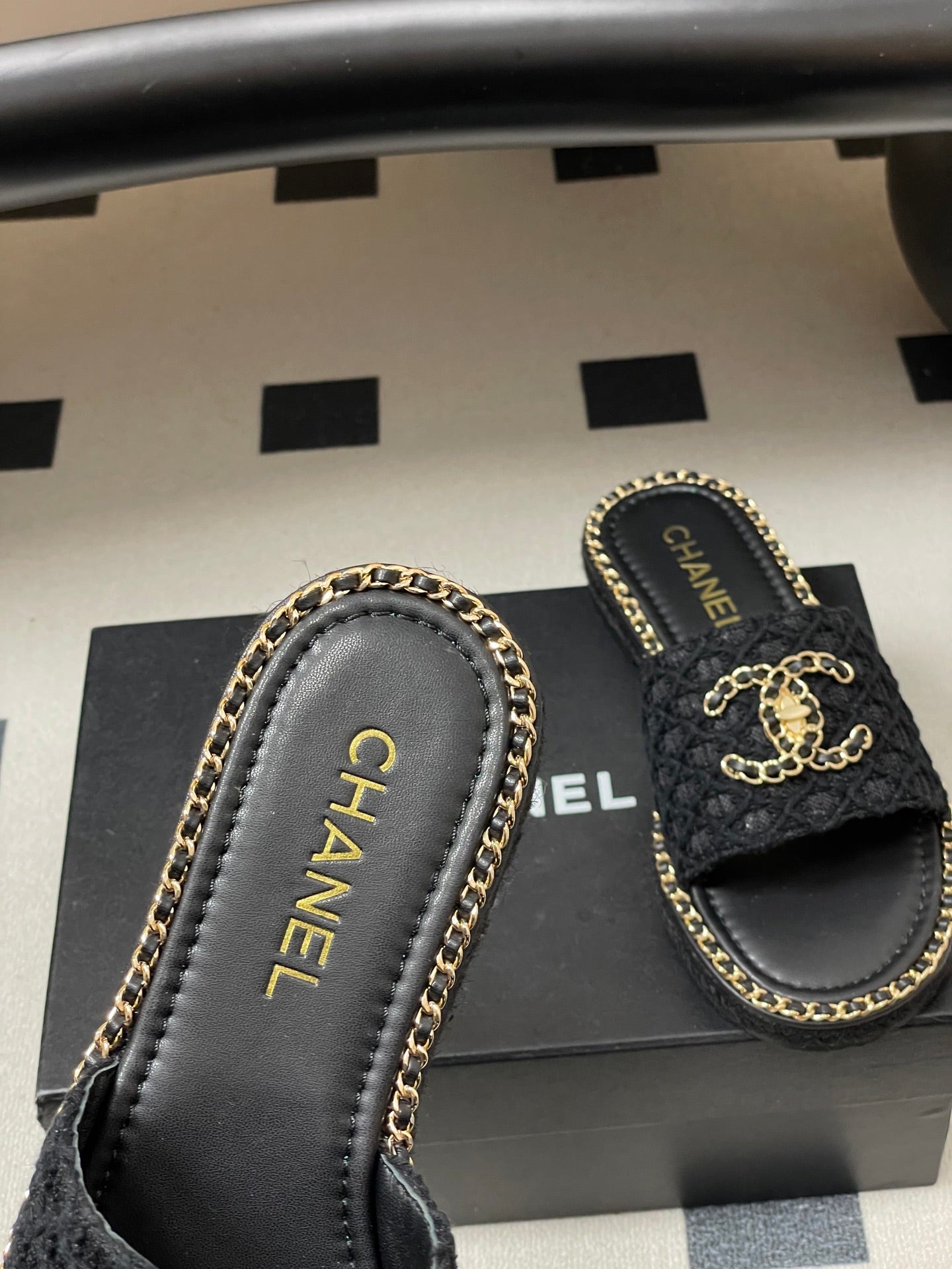CC 26s Flat Slippers Black Gold Fabric Sheepskin 649487