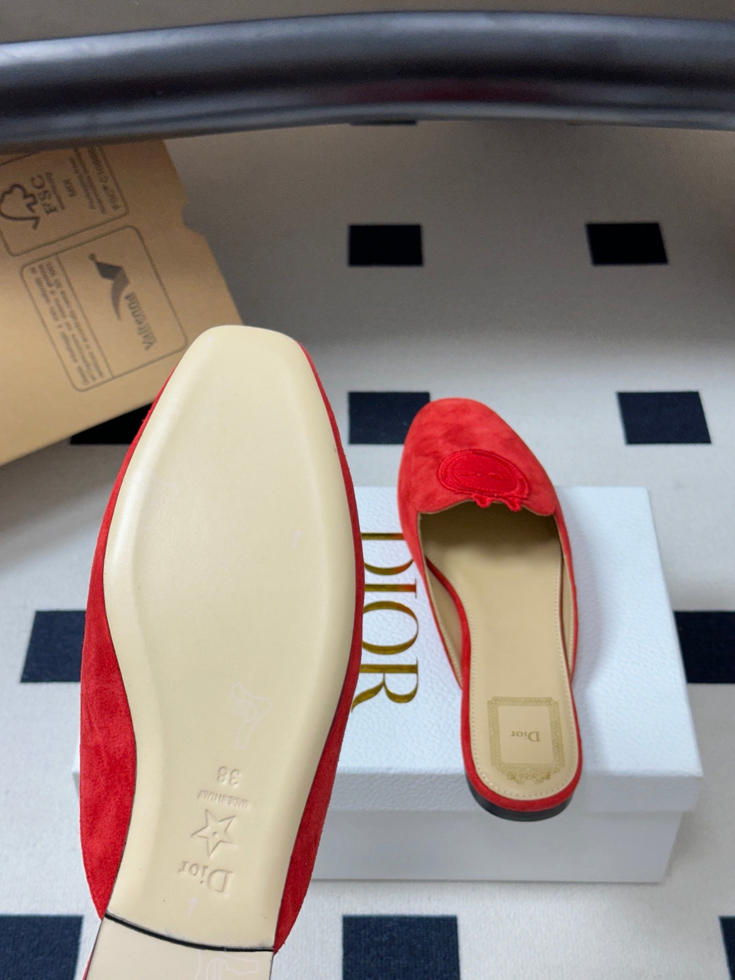 CD Médaillon Mule Red Suede 834912