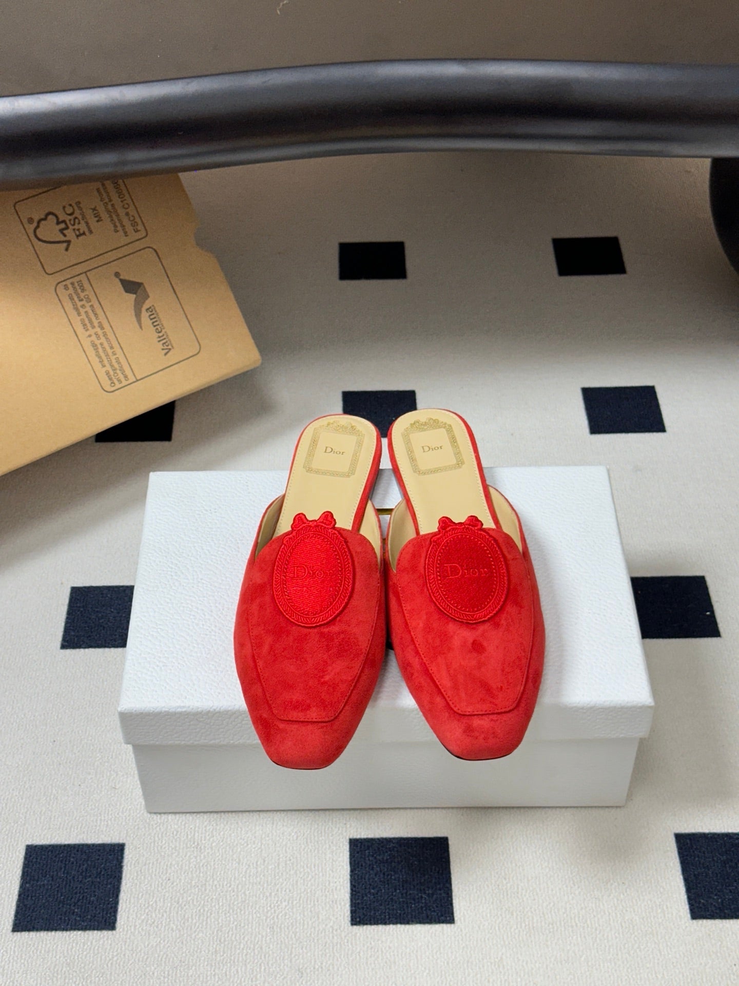 CD Médaillon Mule Red Suede 834912