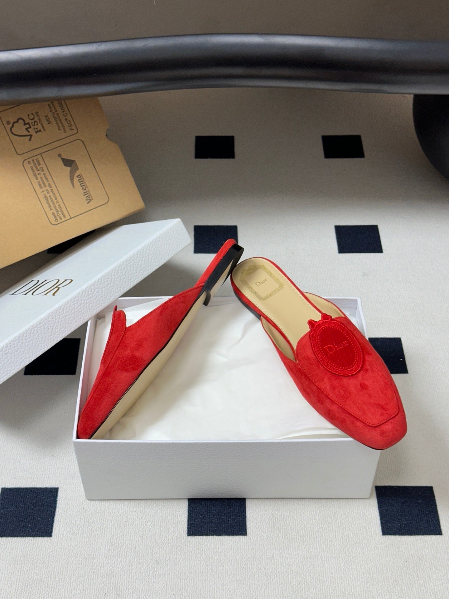 CD Médaillon Mule Red Suede 834912