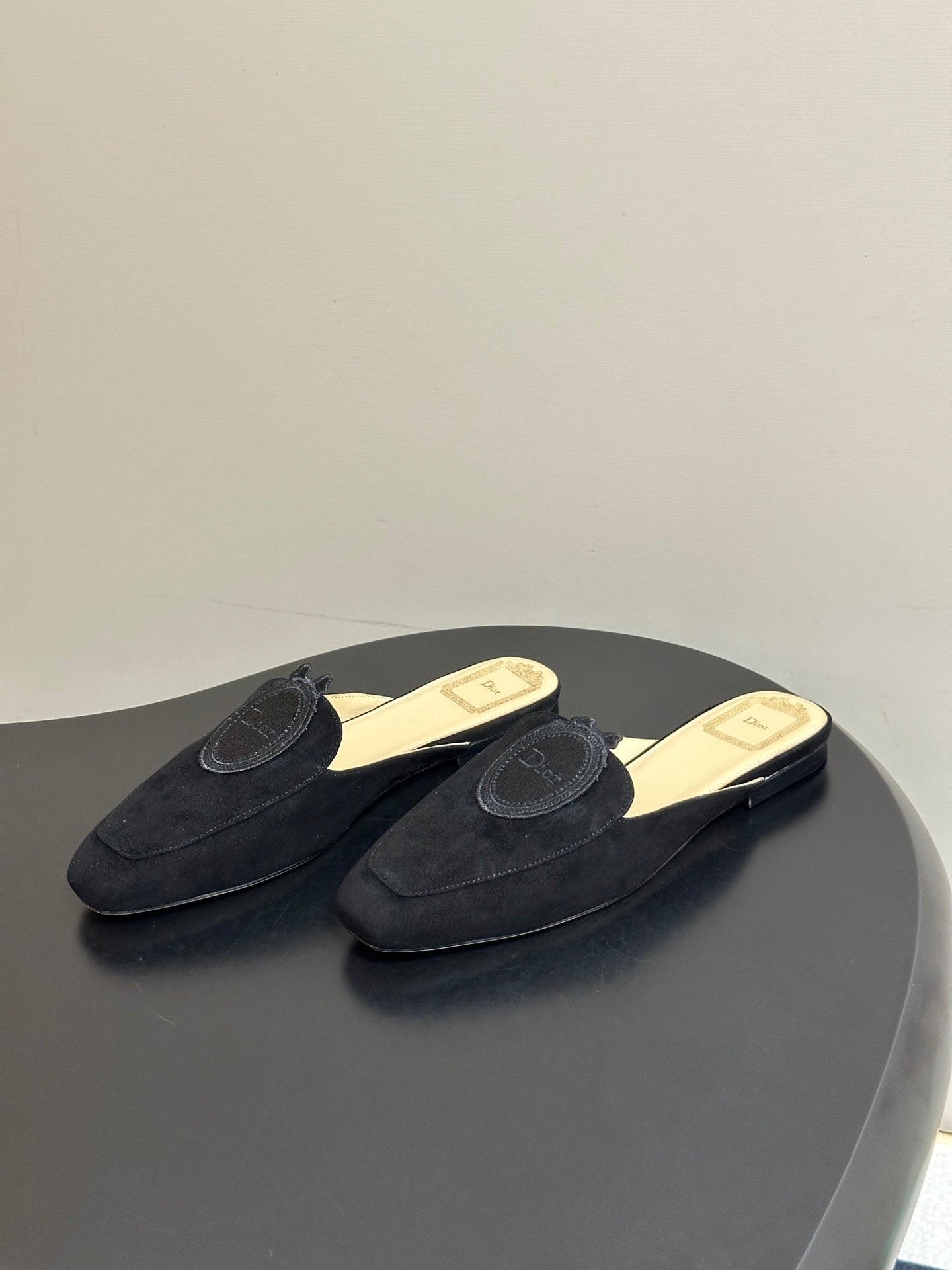 CD Médaillon Mule Black Suede 834915