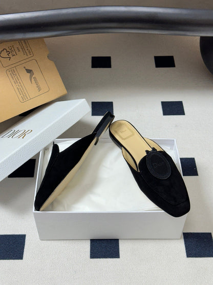 CD Médaillon Mule Black Suede 834915