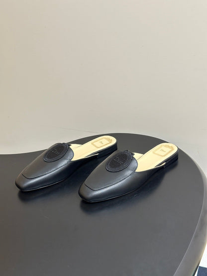 CD Médaillon Mule Black Lambskin 834917