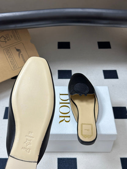 CD Médaillon Mule Black Lambskin 834917