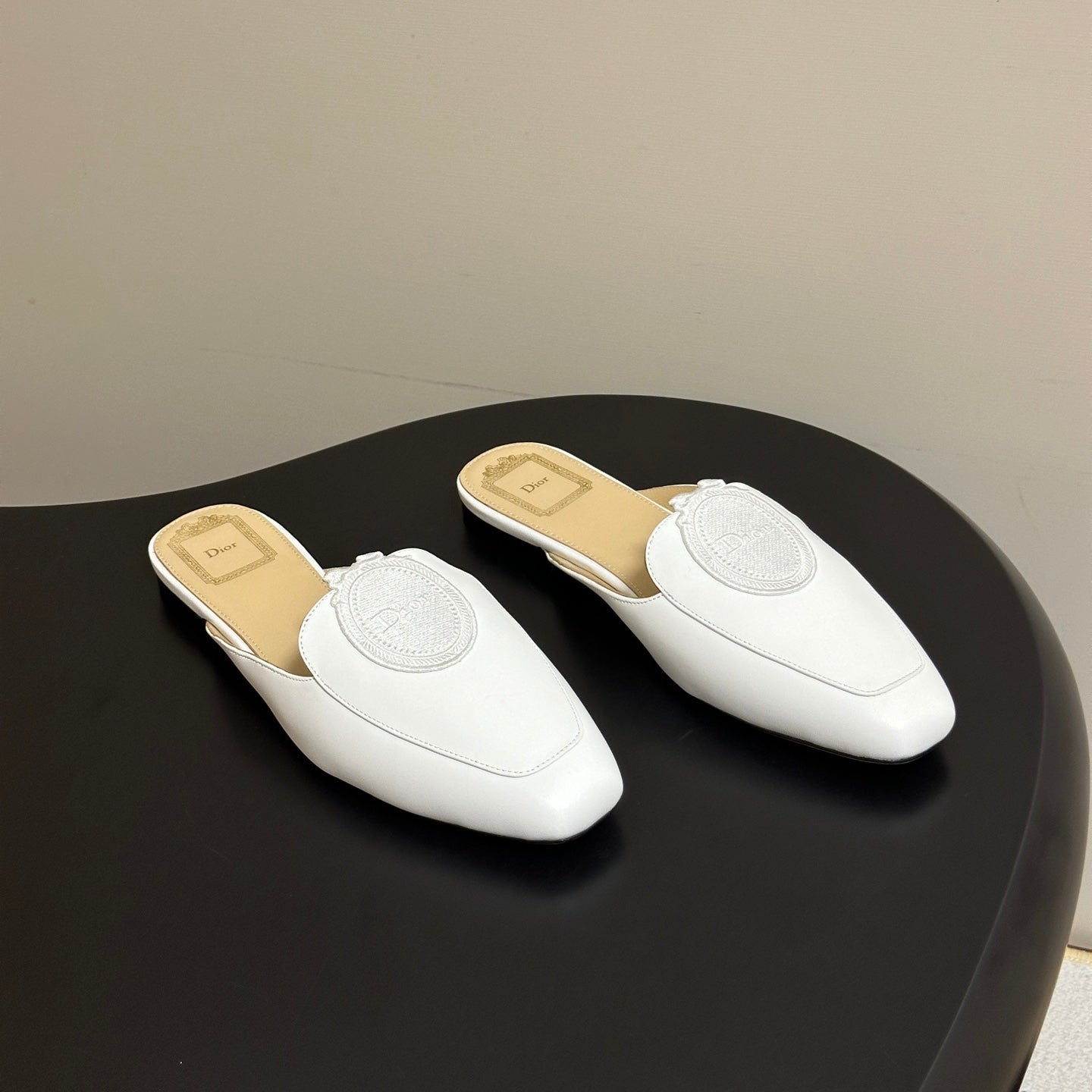 CD Médaillon Mule White Lambskin 834918