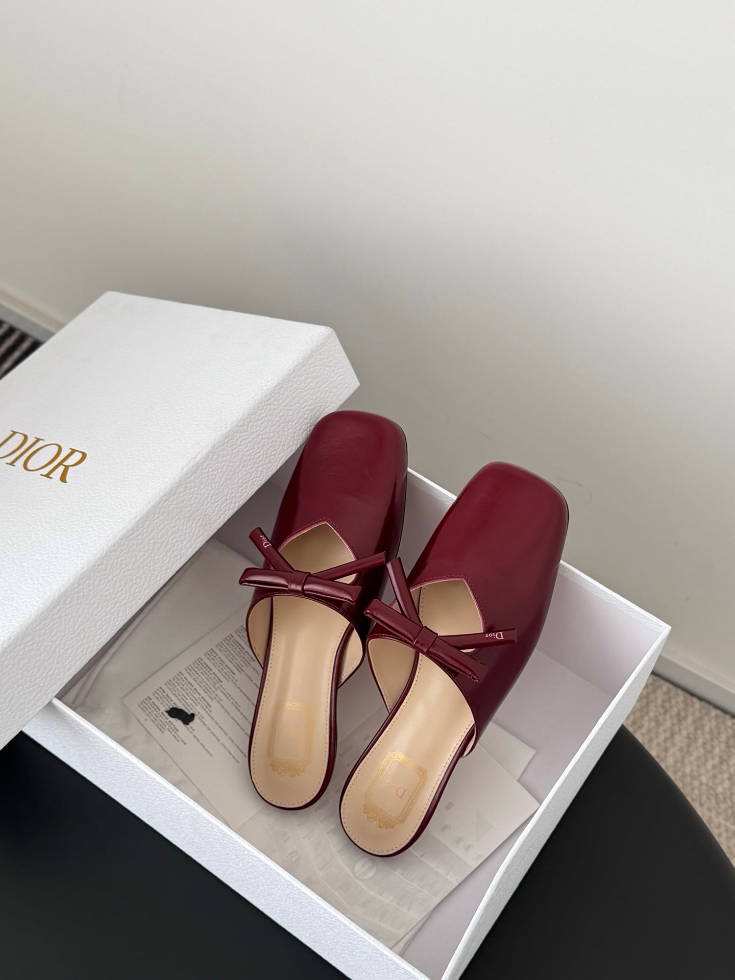 CD 26 Mary Jane Slippers Burgunfdy Patent Leather 605825