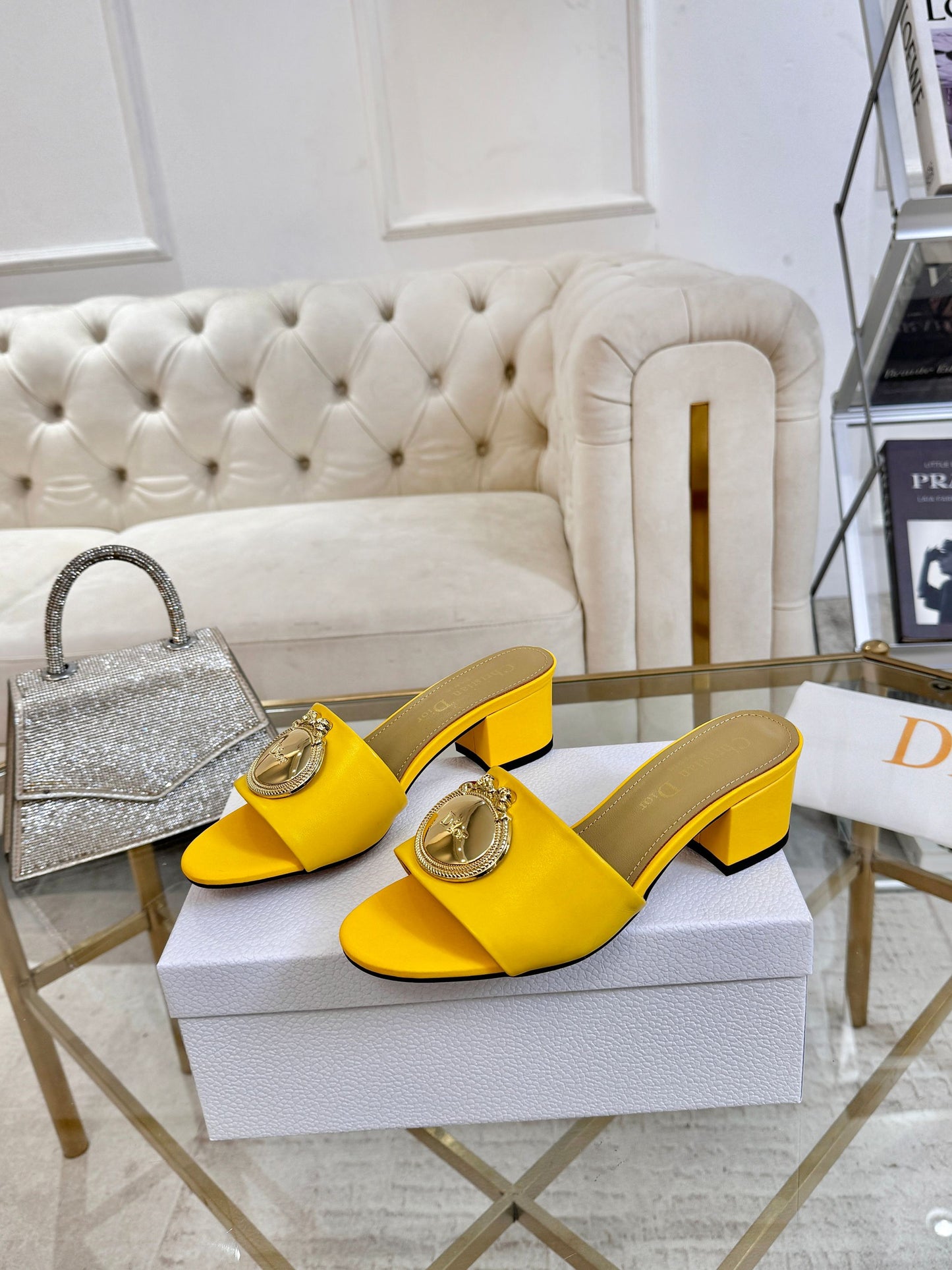 CD 26s Médaillon Buckle Slides 5cm Yellow Lambskin 927392