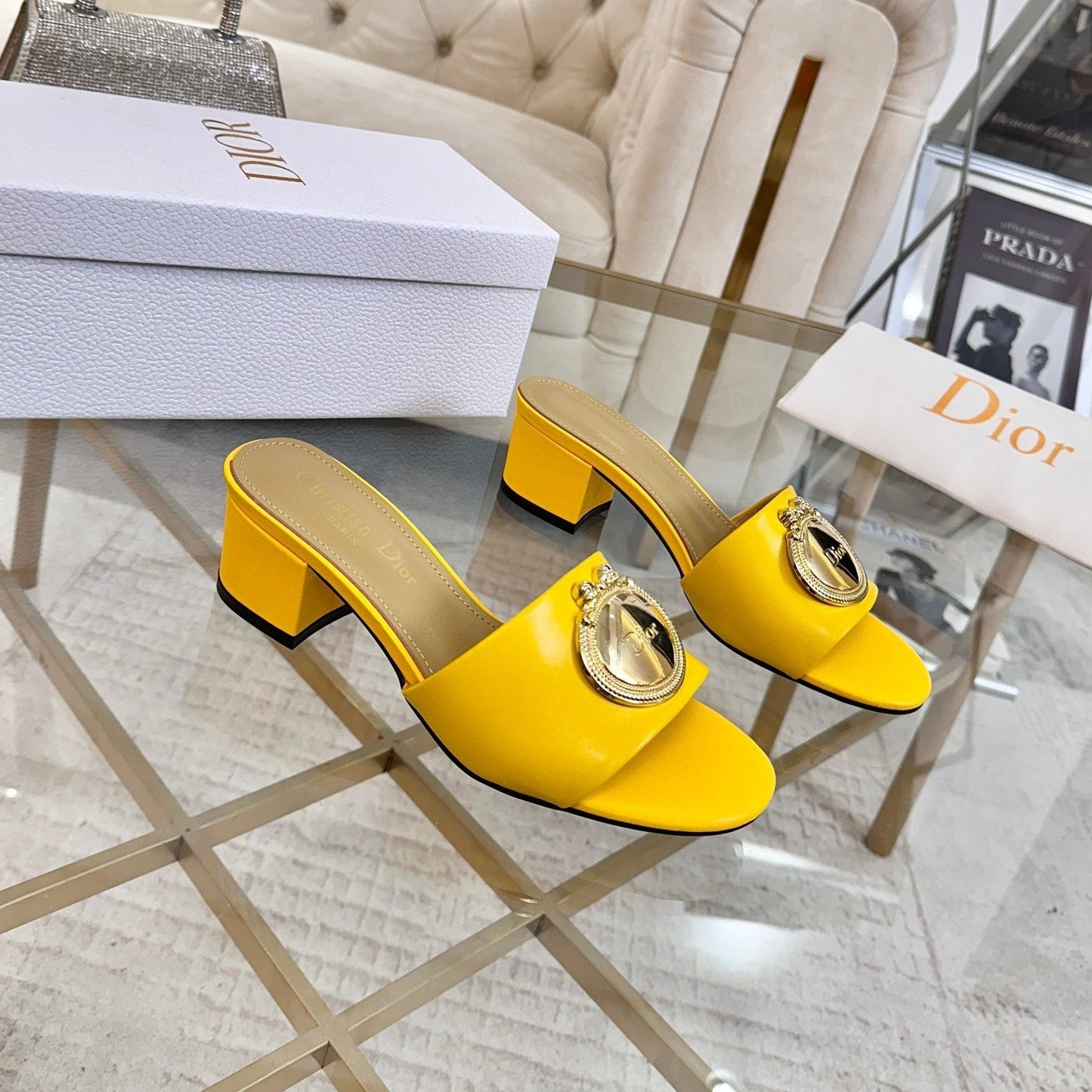 CD 26s Médaillon Buckle Slides 5cm Yellow Lambskin 927392