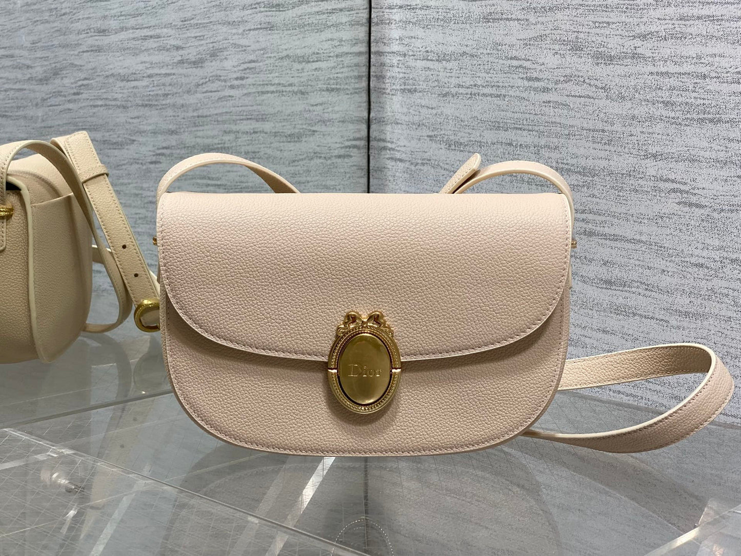 CD 2026 Médaillon Flap Bag 23cm Grained Calfskin