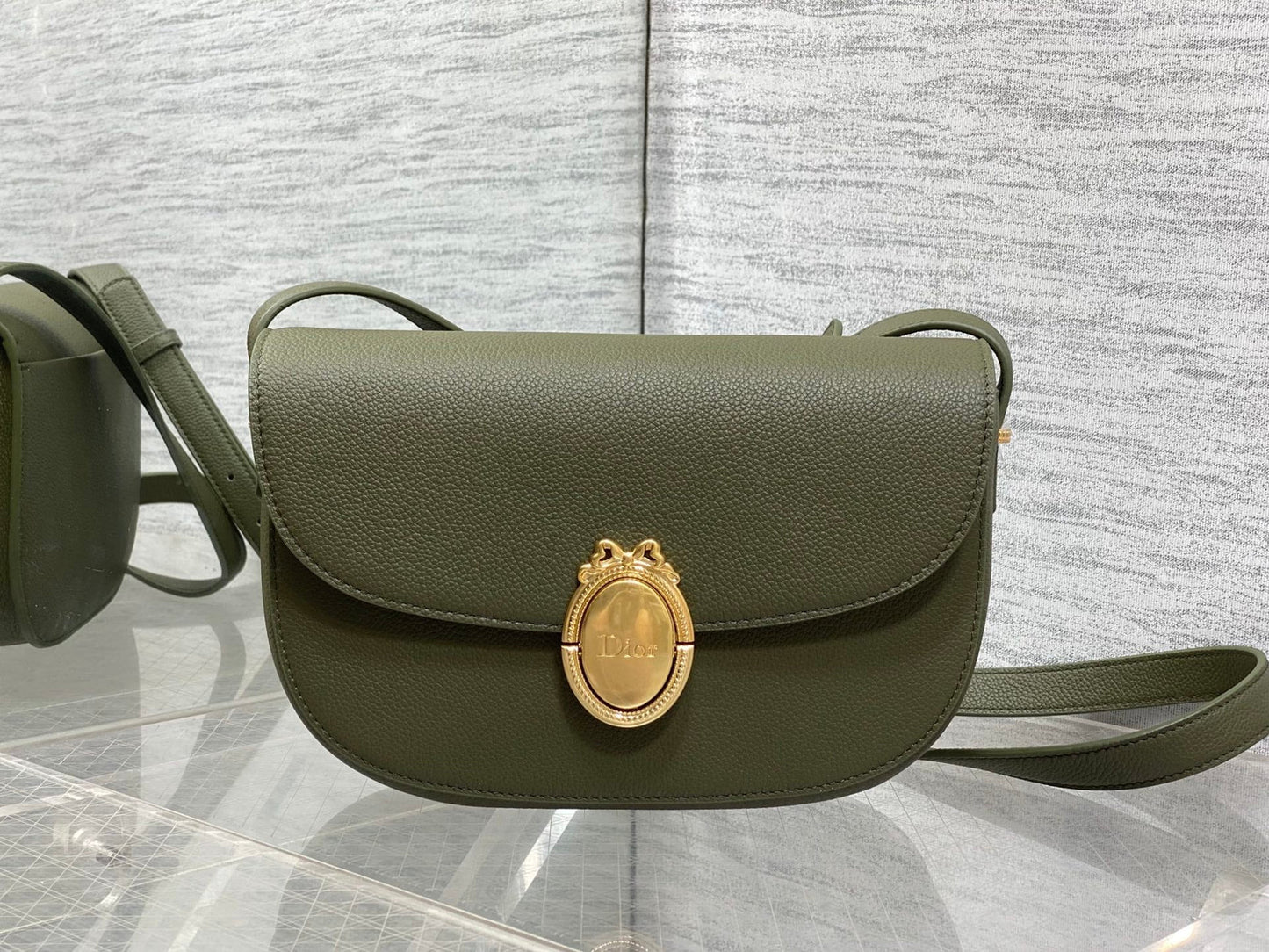 CD 2026 Médaillon Flap Bag 23cm Grained Calfskin