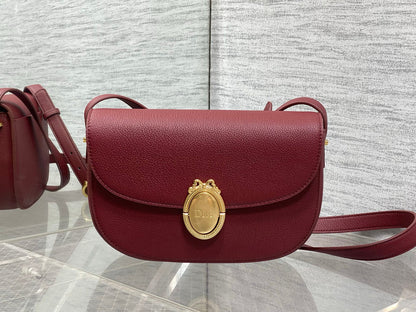 CD 2026 Médaillon Flap Bag 23cm Grained Calfskin
