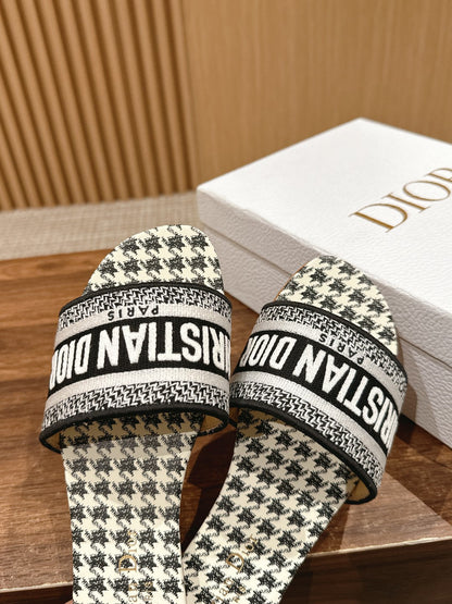 CD 26s D-Club Flat Slides In Black And White Houndstooth