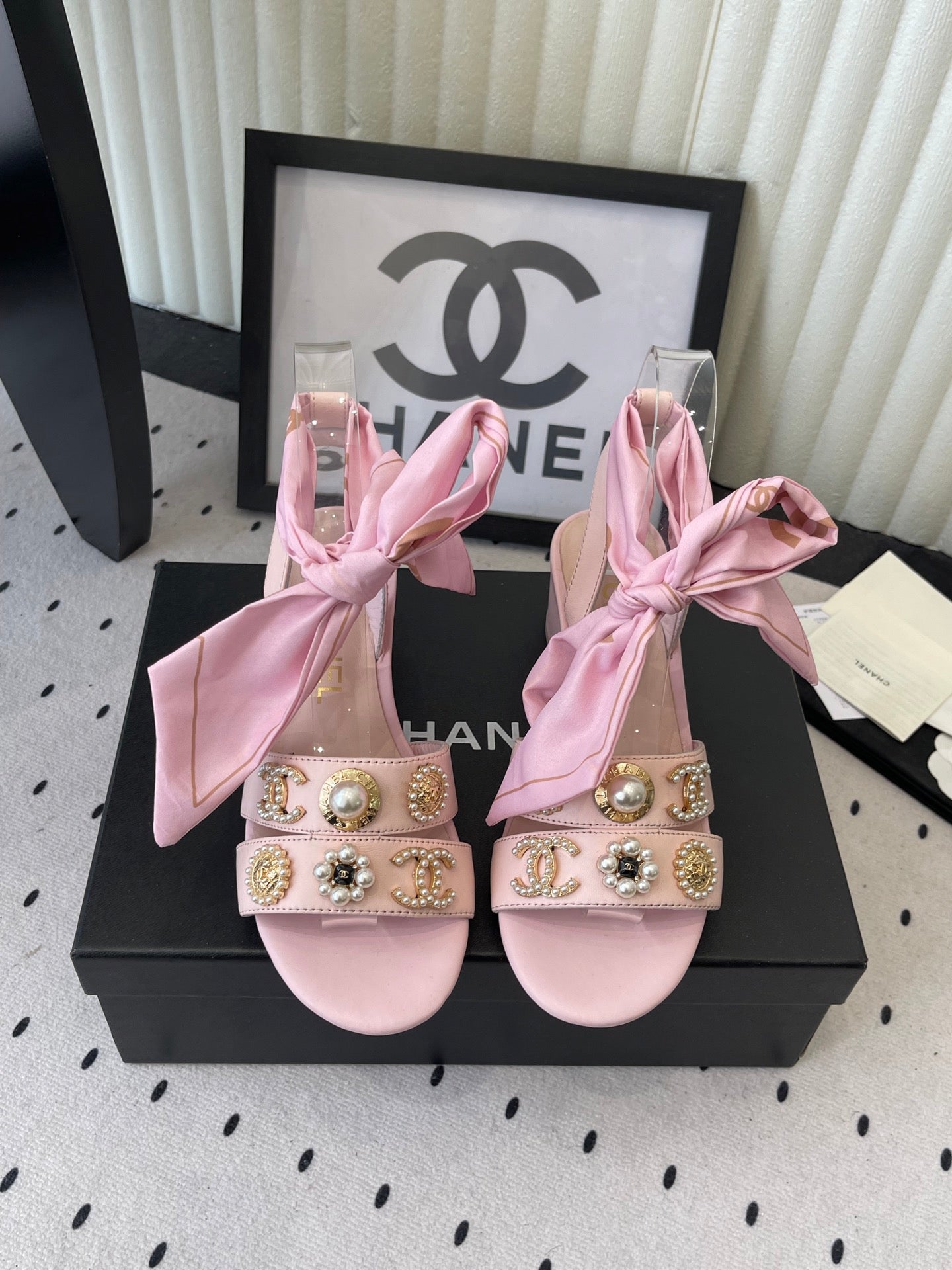 CC 26s Sandals 55 Light Pink Sheepskin Mixed Gold Charm 650083