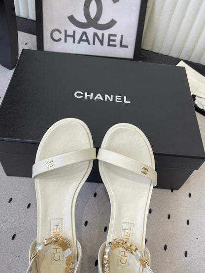 CC 26s Sandals 35 White Sheepskin Pearls 650098