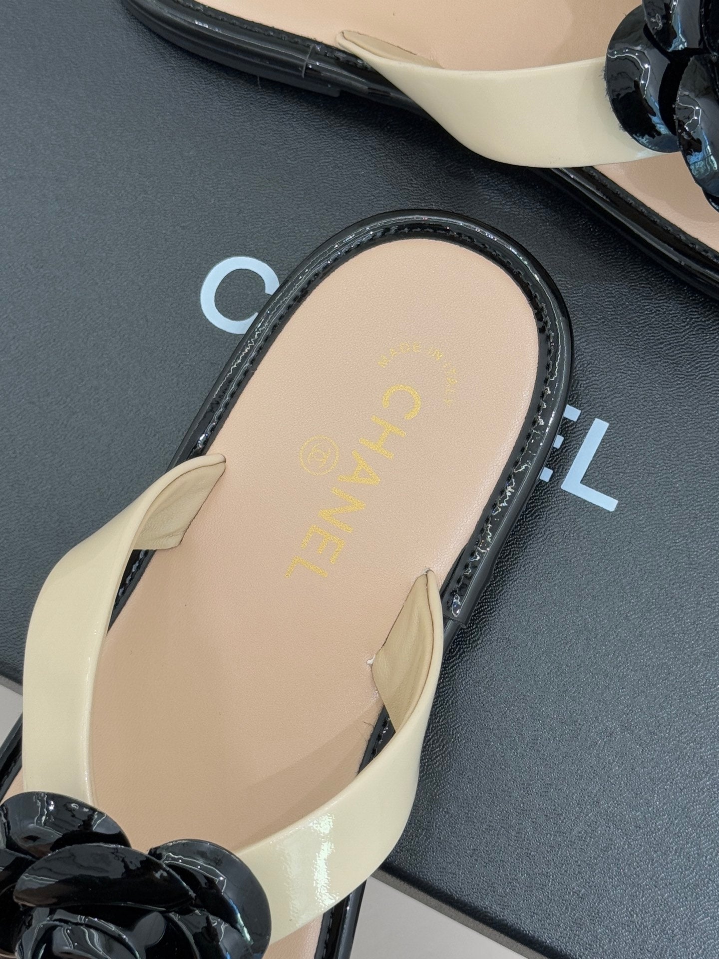 CC 26 Camellia Thong Sandal Beige mix Black Sheepskin 609999