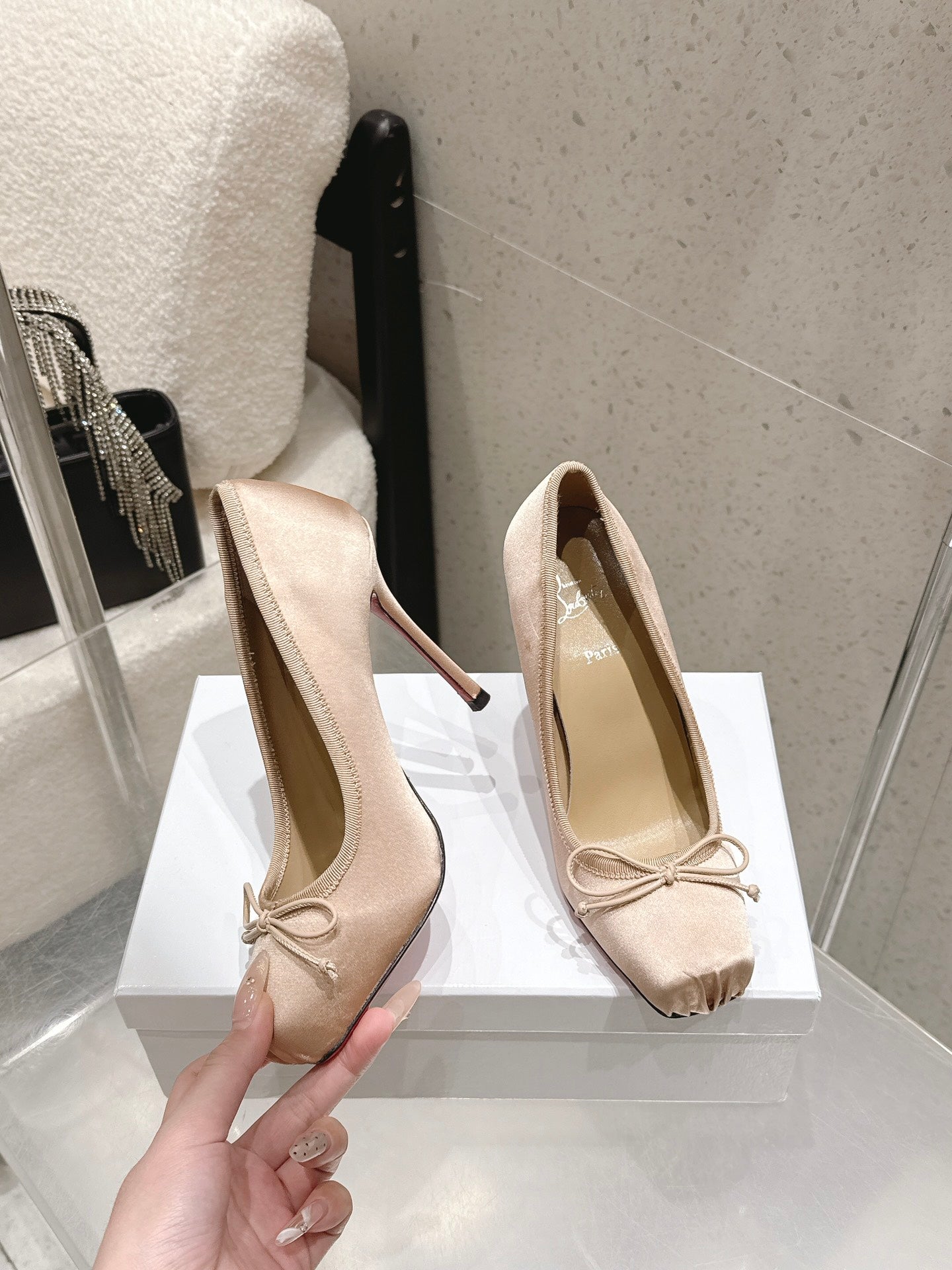CL Cassia Nodo Pumps 10.5 Beige Satin 610827