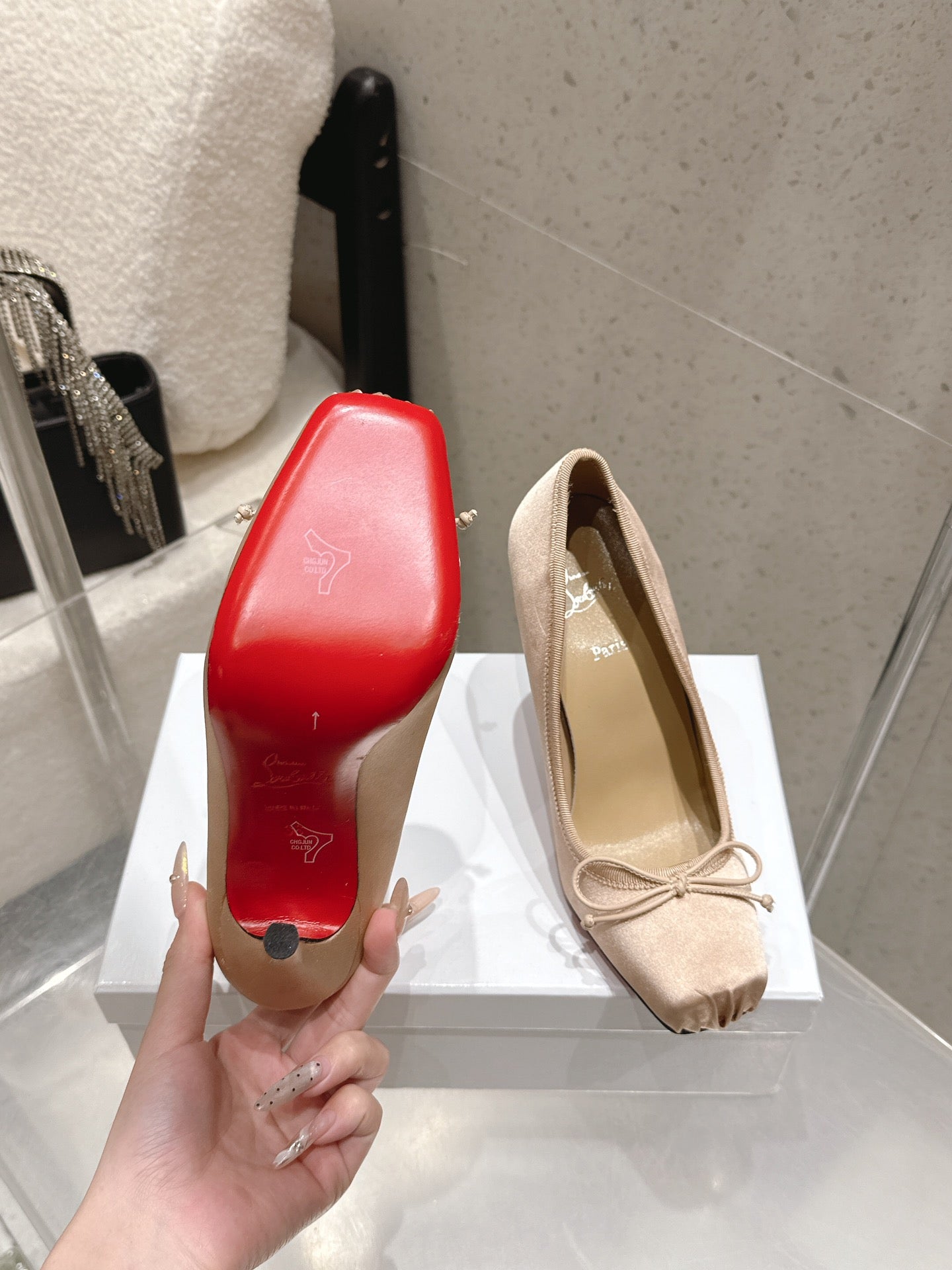 CL Cassia Nodo Pumps 10.5 Beige Satin 610827